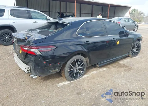 2021 Toyota Camry Se z USA, uszkodzony, nr VIN 4T1G11AK4MU444199